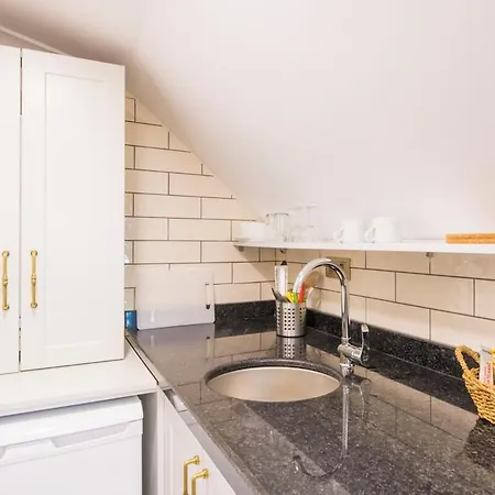 Rooftop Studio W/ac 5 Min To Tophane Tram Station Istanbul