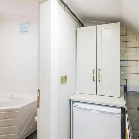 Appartement Rooftop Studio W/ac 5 Min To Tophane Tram Station