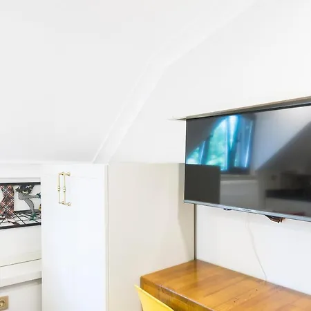 Rooftop Studio W/ac 5 Min To Tophane Tram Station דירה איסטמבול